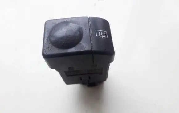 Hyundai Sonata Windscreen/window heater switch