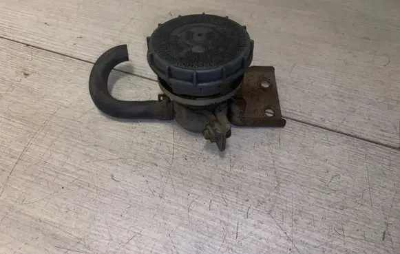 Honda CR-V Brake fluid reservoir 