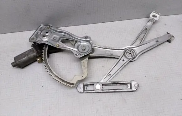 Mercedes-Benz E W210 Front door window regulator with motor 0130821671