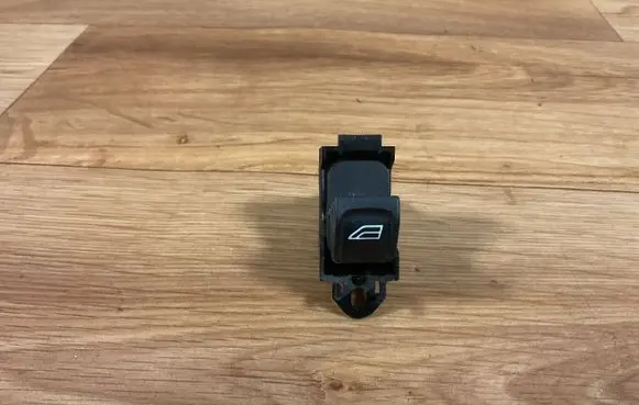 Volvo V70 Electric window control switch 30773273 03453410 90363080441775