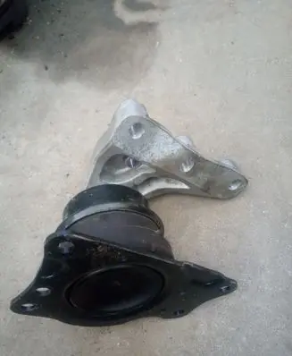 Seat Toledo IV (NH) Engine mount bracket 6R0199185A