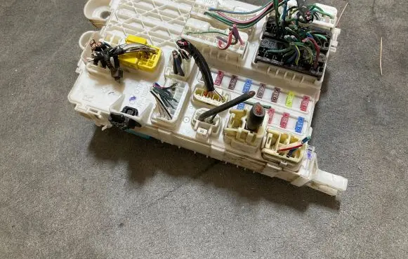 Toyota Hilux (AN10, AN20, AN30) Fuse module