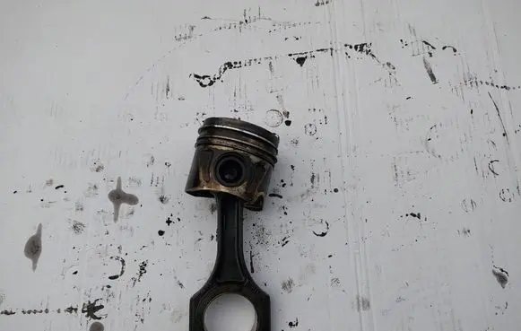 Mercedes-Benz Sprinter W906 Piston with connecting rod 651008349E