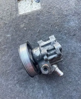 Audi A4 S4 B7 8E 8H Power steering pump 