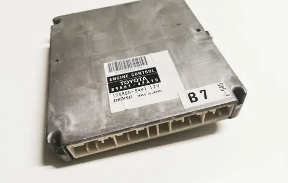 Toyota RAV 4 (XA20) Engine control unit/module 8966142A10