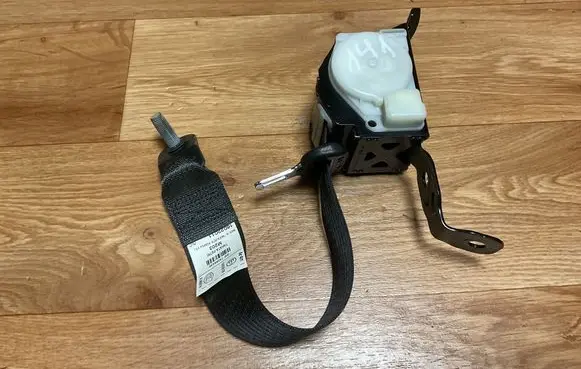 Opel Insignia A Rear seatbelt 13288436