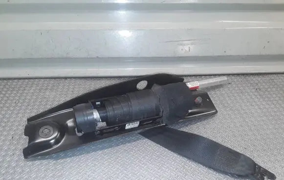 Volvo V70 Front seatbelt 