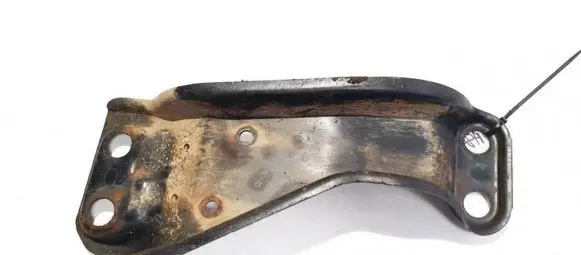 Subaru Legacy Engine mounting bracket