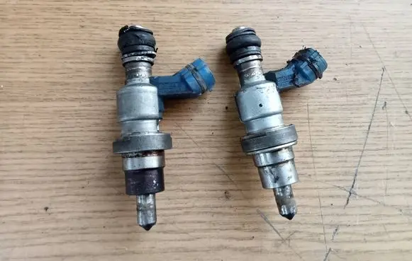 Toyota Avensis T220 Fuel injector 2325028090