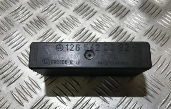 Mercedes-Benz E W124 Light module LCM 1265420032 8951005