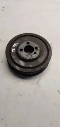 Volkswagen PASSAT B6 Crankshaft pulley 03G105243