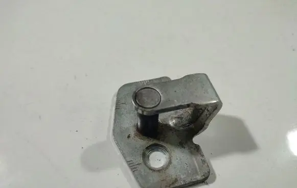 Opel Vectra C Rear door lock loop/hook striker 
