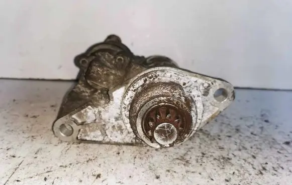 Volkswagen Polo IV 9N3 Starter motor 02T911023