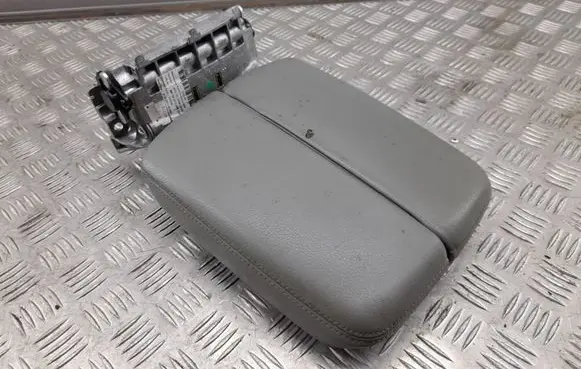 Audi Q7 4M Armrest 4M0864207D