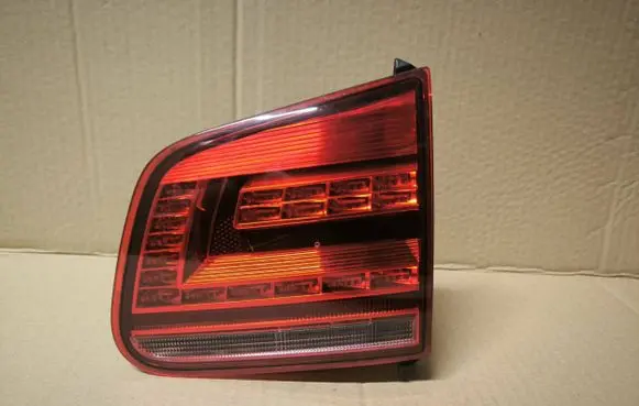 Volkswagen Tiguan Tailgate rear/tail lights 5N0945308