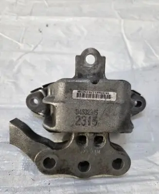 Opel Mokka Engine mounting bracket 94532315