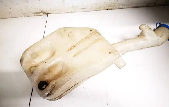 Windshield washer fluid reservoir/tank