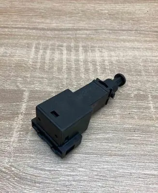 Volkswagen PASSAT B6 Brake pedal sensor switch 15109F