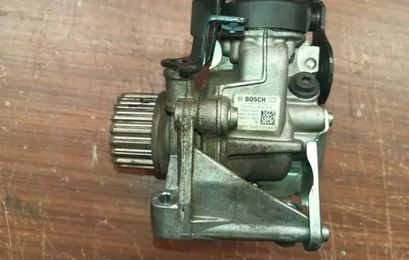 Dacia Lodgy Fuel injection high pressure pump 0445010704 167007358R