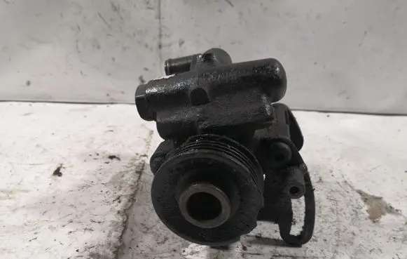 Ford Mondeo MK II Power steering pump 93BB3K738AC