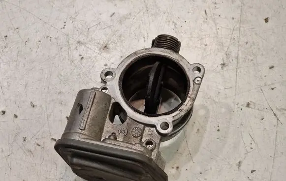 BMW 3 E90 E91 Throttle valve 780437301 B90970566