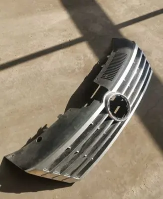 Volkswagen PASSAT CC Front bumper upper radiator grill 35D853653A