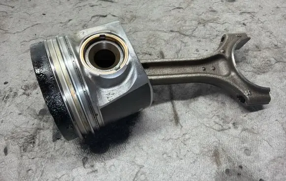 Volvo V60 Piston 