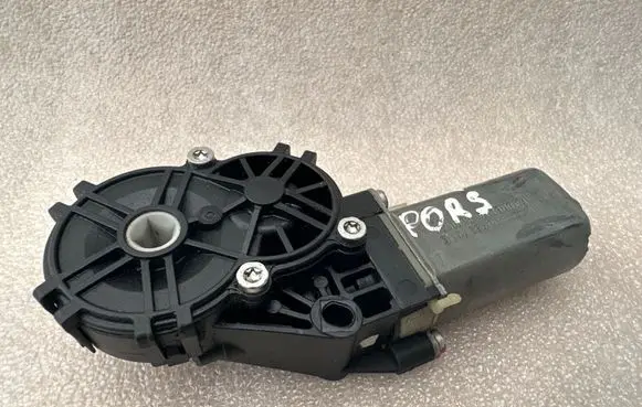 Volkswagen Touareg I Seat adjustment motor 8D0959761E 8300124 0402