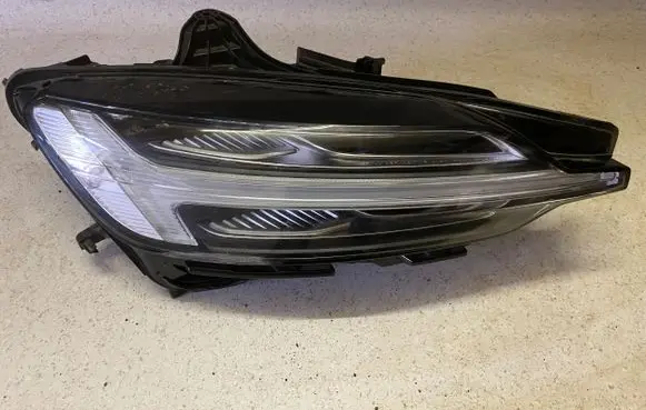 Volvo V60 Headlight/headlamp 32338997 T00009710