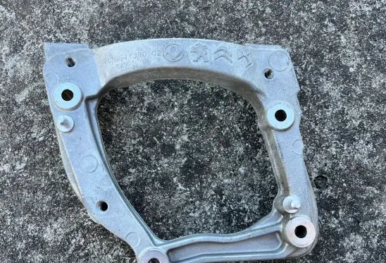 Peugeot 2008 II A/C compressor mount bracket 9826641380