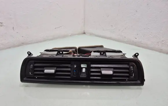 BMW 5 F10 F11 Dash center air vent grill 16828110