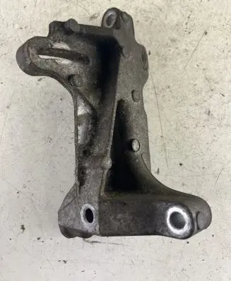 Honda CR-V Power steering pump mounting bracket 