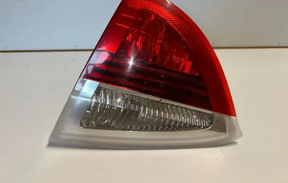 Tailgate rear/tail lights