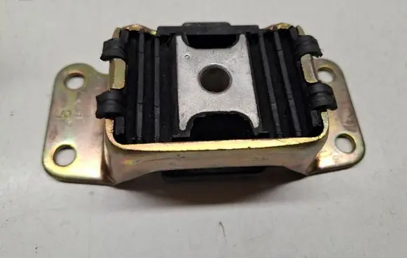 BMW 5 E28 Rear differential mounting bracket 1130900 33171130900