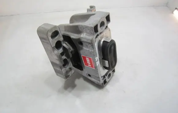 Volkswagen PASSAT B8 Engine mount bracket 3Q0199262J 23112015 XX4XF115L01WG3