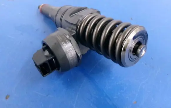 Skoda Octavia Mk2 (1Z) Fuel injector 038130073AG