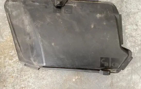 Mercedes-Benz E W211 Fuse box cover A2115400182 08511050 57981