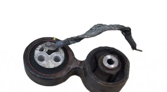 Honda Accord Engine mount bracket
