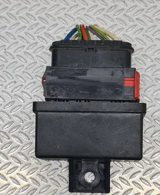 Peugeot 207 Fuel pump relay 240107