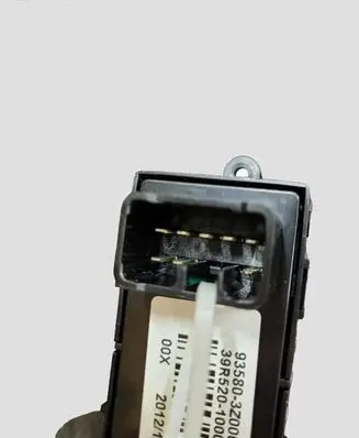 Hyundai i40 Electric window control switch 935803Z000 39R5201000