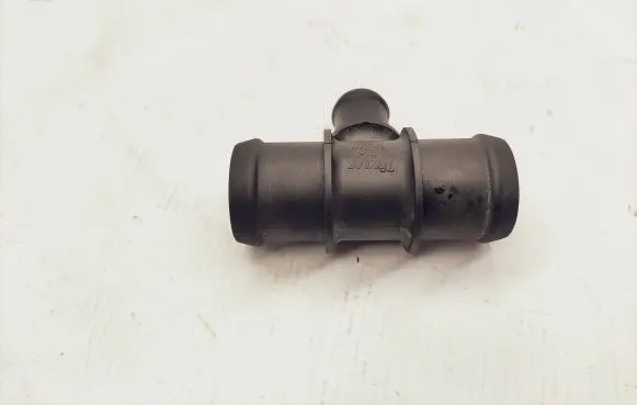 Volkswagen PASSAT B7 Engine coolant pipe/hose 323220