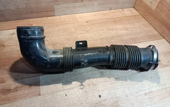 Peugeot 5008 Air intake duct part 9656237580