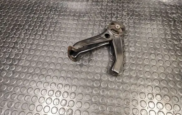 Peugeot 4007 Engine mount bracket