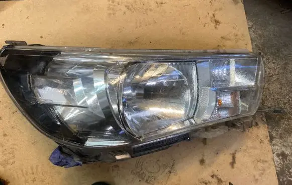 Toyota Hilux (AN120, AN130) Headlight/headlamp
