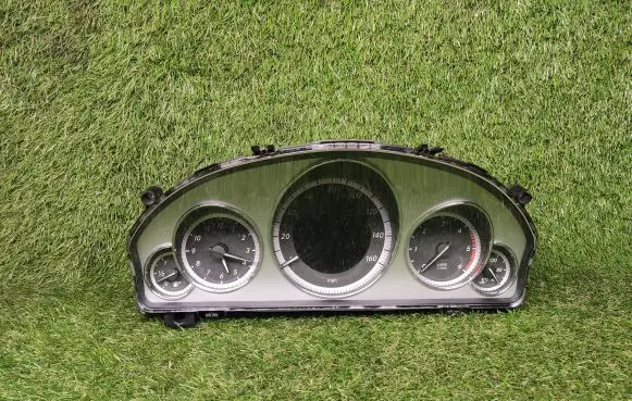 Mercedes-Benz E W212 Speedometer (instrument cluster) A2129004313 2129014202 2129021705