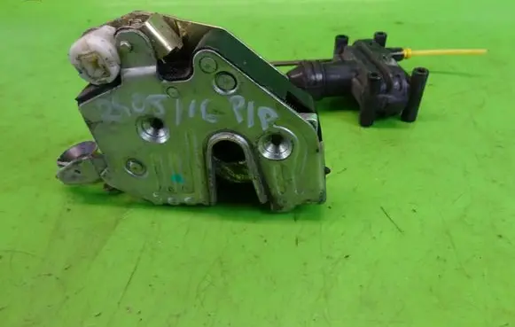 Mercedes-Benz E W124 Front door lock