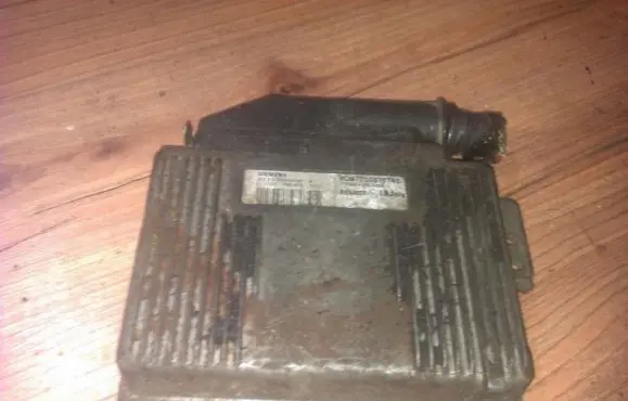 Renault Megane I Engine control unit/module s115300202 hom7700875745