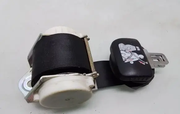 Volkswagen Touran I Third row seat belt 33029132F