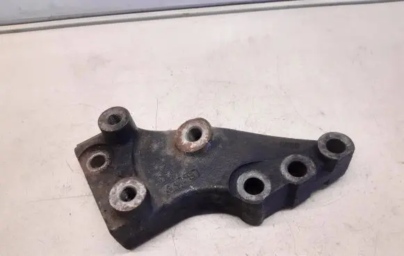 Honda Civic Engine mounting bracket