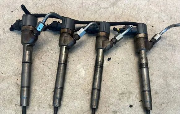 Hyundai i40 Fuel injectors set 0445110320